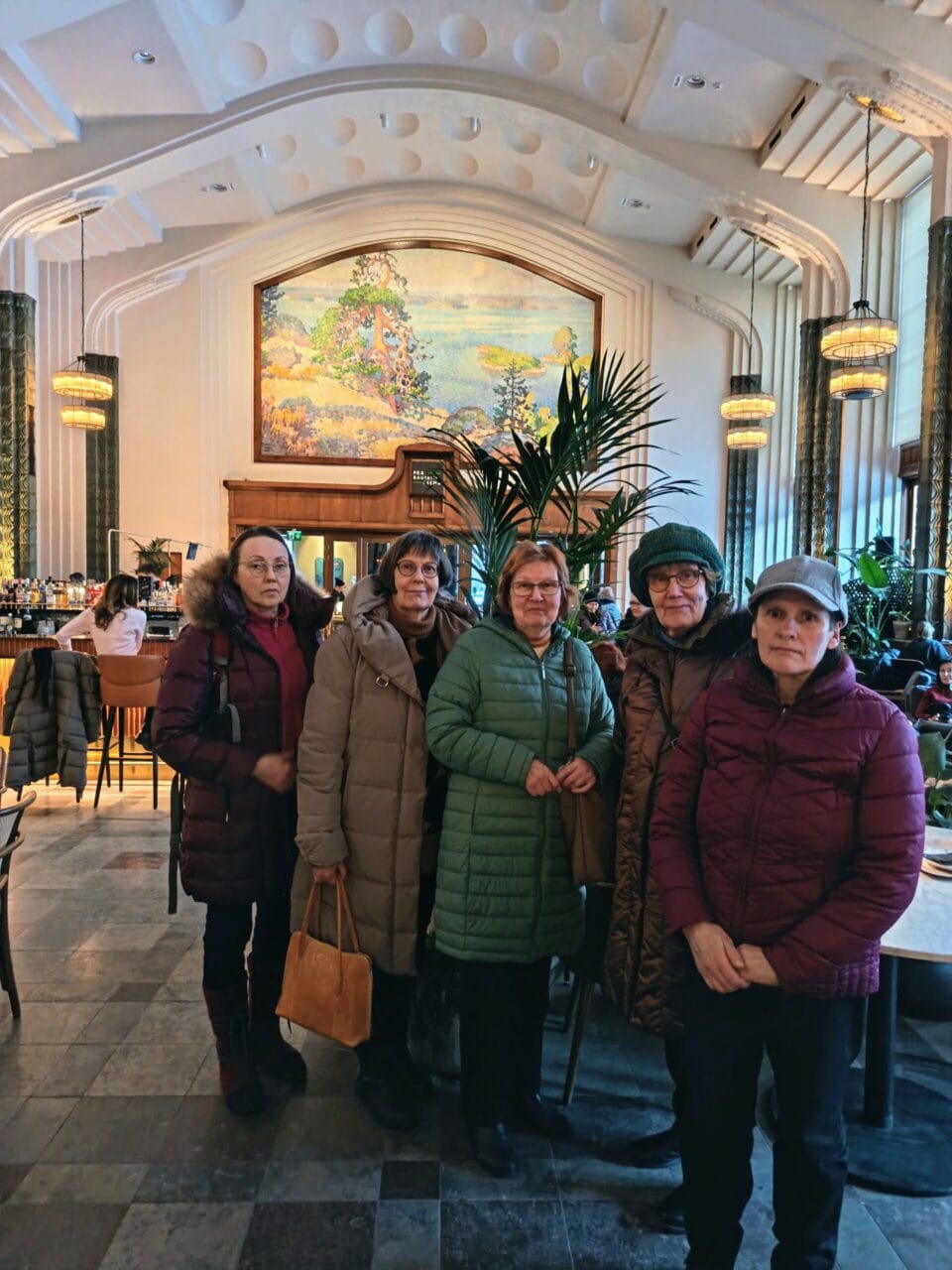 Kahvit nautittu ja yhdistetyn hopeamitalit hurrattu!
